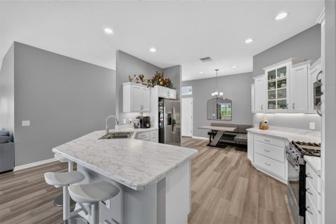 House in The Villages, Florida 3 bedrooms, 182.92 sq.m. № 2215594 - photo 18