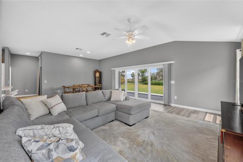 House in The Villages, Florida 3 bedrooms, 182.92 sq.m. № 2215594 - photo 15