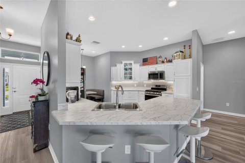 House in The Villages, Florida 3 bedrooms, 182.92 sq.m. № 2215594 - photo 16