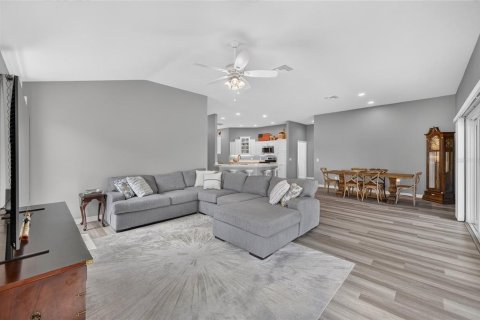 House in The Villages, Florida 3 bedrooms, 182.92 sq.m. № 2215594 - photo 19