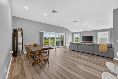 House in The Villages, Florida 3 bedrooms, 182.92 sq.m. № 2215594 - photo 14