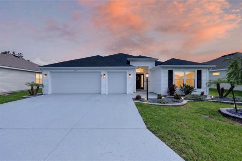 House in The Villages, Florida 3 bedrooms, 182.92 sq.m. № 2215594