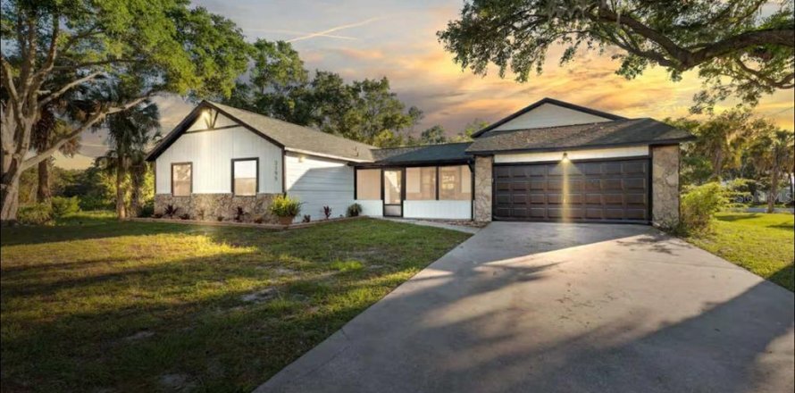 Villa ou maison à Crystal River, Floride 3 chambres, 182.83 m2 № 2389285