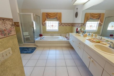 Villa ou maison à vendre à Wesley Chapel, Floride: 4 chambres, 303.23 m2 № 1913122 - photo 10