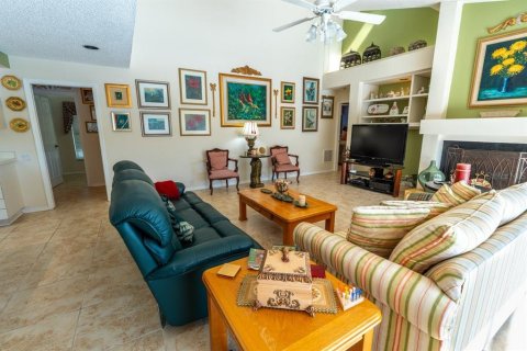 Villa ou maison à vendre à Wesley Chapel, Floride: 4 chambres, 303.23 m2 № 1913122 - photo 16