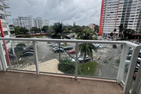 Condo in Miami, Florida, 1 bedroom  № 1889426 - photo 9