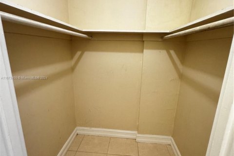Condo in Miami, Florida, 1 bedroom  № 1889426 - photo 13