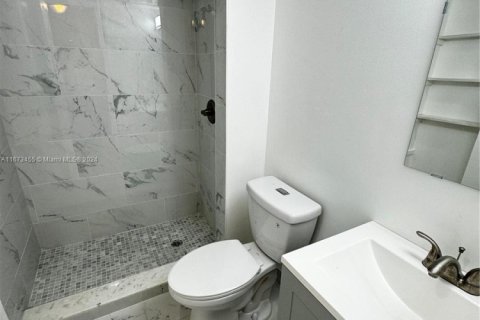 Condo in Miami, Florida, 1 bedroom  № 1889426 - photo 2