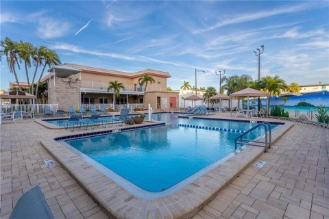 Condo in Gulfport, Florida, 2 bedrooms № 2151254 - photo 29