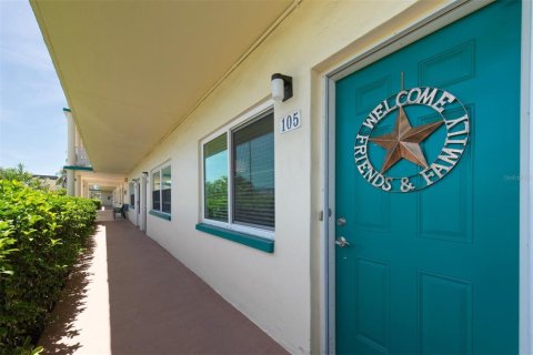 Condo in Gulfport, Florida, 2 bedrooms  № 2151254