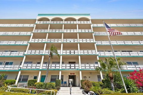 Condo in Gulfport, Florida, 2 bedrooms № 2151254 - photo 2