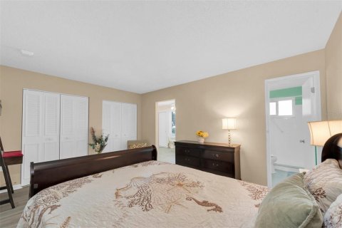 Condo in Gulfport, Florida, 2 bedrooms № 2151254 - photo 18