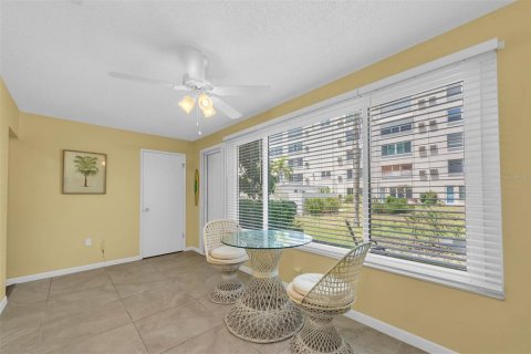 Condo in Gulfport, Florida, 2 bedrooms № 2151254 - photo 8