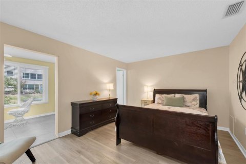 Condo in Gulfport, Florida, 2 bedrooms № 2151254 - photo 19