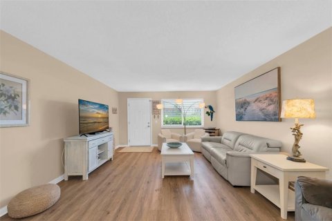 Condo in Gulfport, Florida, 2 bedrooms № 2151254 - photo 4