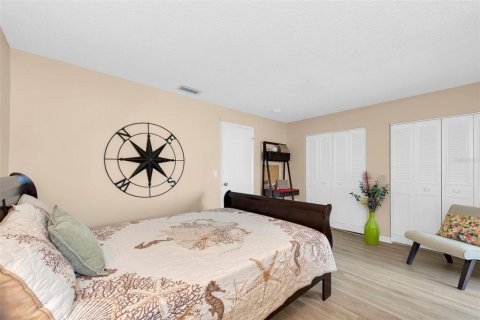 Condo in Gulfport, Florida, 2 bedrooms № 2151254 - photo 17