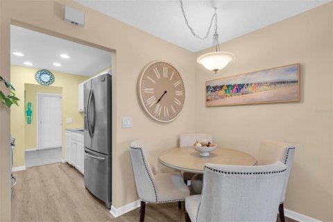 Condo in Gulfport, Florida, 2 bedrooms № 2151254 - photo 15