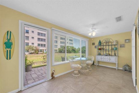 Condo in Gulfport, Florida, 2 bedrooms № 2151254 - photo 9