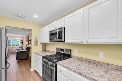 Condo in Gulfport, Florida, 2 bedrooms № 2151254 - photo 14