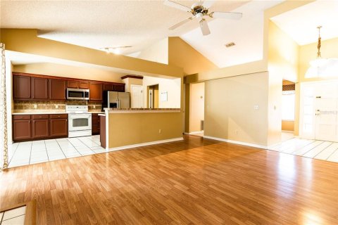 House in Lake Mary, Florida 4 bedrooms, 187.85 sq.m. № 1905191 - photo 2