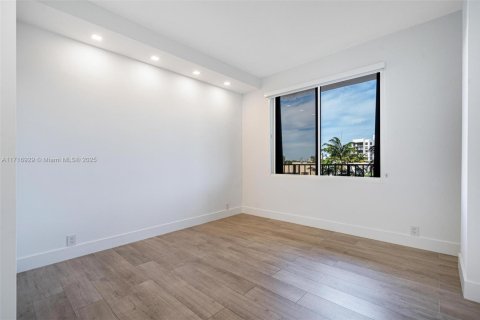 Condo in Key Biscayne, Florida, 3 bedrooms  № 1861570 - photo 26