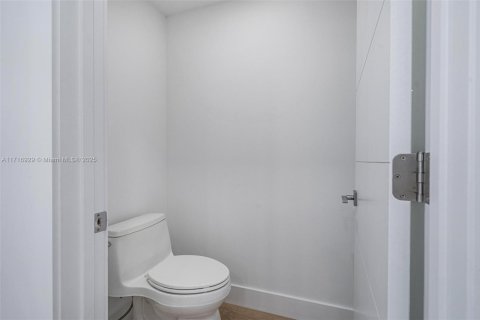 Condo in Key Biscayne, Florida, 3 bedrooms  № 1861570 - photo 23