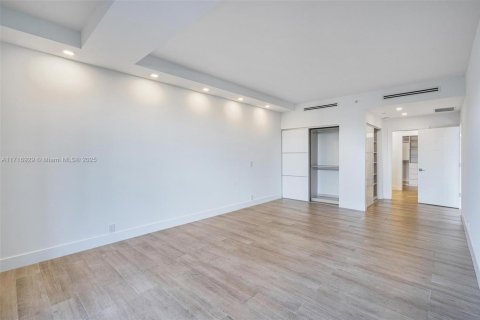 Condo in Key Biscayne, Florida, 3 bedrooms  № 1861570 - photo 12