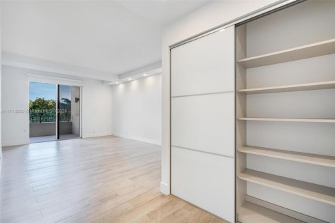 Condo in Key Biscayne, Florida, 3 bedrooms  № 1861570 - photo 13