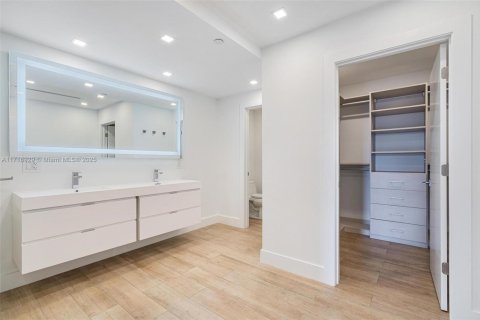 Condo in Key Biscayne, Florida, 3 bedrooms  № 1861570 - photo 15