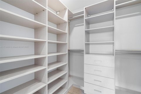 Condo in Key Biscayne, Florida, 3 bedrooms  № 1861570 - photo 17