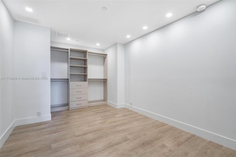 Condo in Key Biscayne, Florida, 3 bedrooms  № 1861570 - photo 29