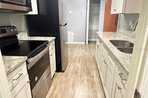 Villa ou maison à louer à Orlando, Floride: 3 chambres, 95.13 m2 № 2384480 - photo 3