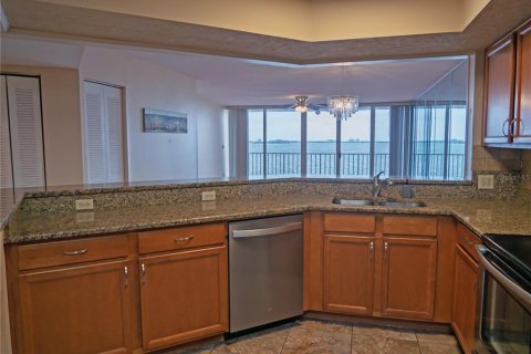 Condo in Saint Petersburg, Florida, 3 bedrooms № 2196058 - photo 8