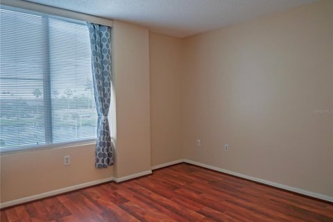 Condo in Saint Petersburg, Florida, 3 bedrooms № 2196058 - photo 25