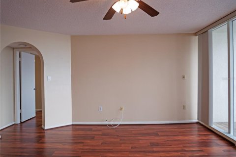 Condo in Saint Petersburg, Florida, 3 bedrooms № 2196058 - photo 11