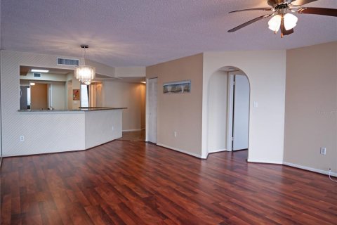 Condo in Saint Petersburg, Florida, 3 bedrooms № 2196058 - photo 10