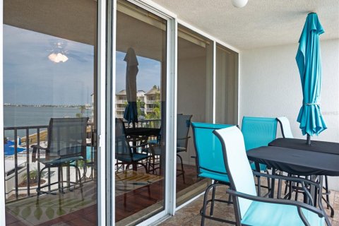 Condo in Saint Petersburg, Florida, 3 bedrooms № 2196058 - photo 17