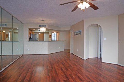 Condo in Saint Petersburg, Florida, 3 bedrooms № 2196058 - photo 14