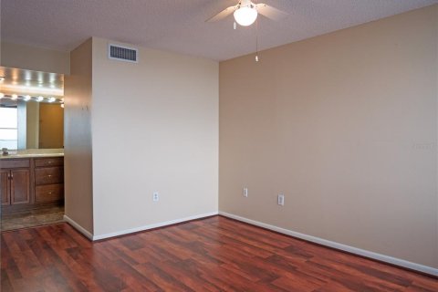 Condo in Saint Petersburg, Florida, 3 bedrooms № 2196058 - photo 21