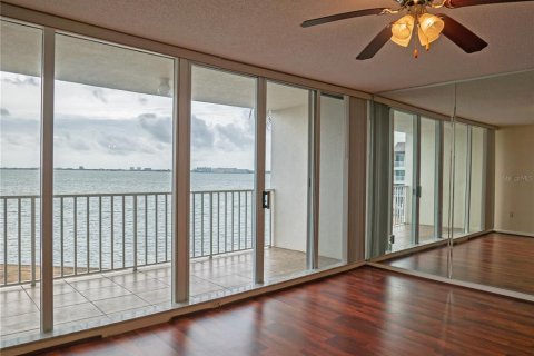 Condo in Saint Petersburg, Florida, 3 bedrooms № 2196058 - photo 13
