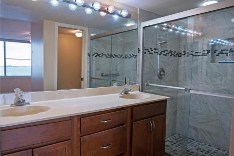 Condo in Saint Petersburg, Florida, 3 bedrooms № 2196058 - photo 22
