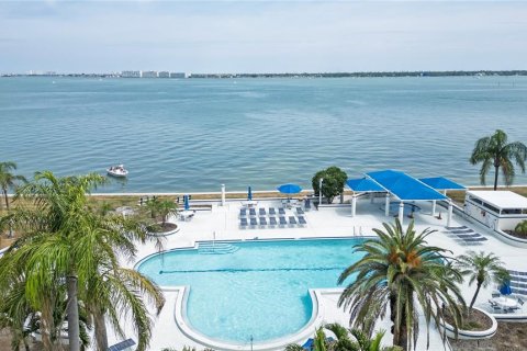Condo in Saint Petersburg, Florida, 3 bedrooms № 2196058 - photo 3