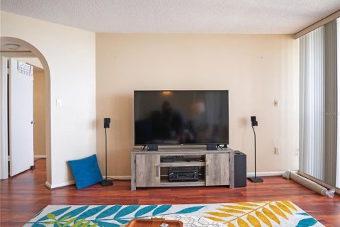 Condo in Saint Petersburg, Florida, 3 bedrooms № 2196058 - photo 12