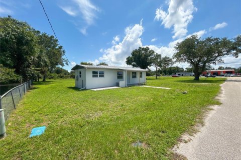 Propiedad comercial en alquiler en Punta Gorda, Florida, 93.46 m2 № 1866370 - foto 6
