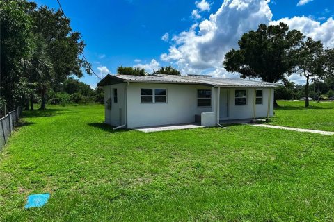 Propiedad comercial en alquiler en Punta Gorda, Florida, 93.46 m2 № 1866370 - foto 5
