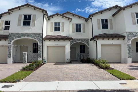 Adosado en alquiler en Homestead, Florida, 3 dormitorios № 1938896 - foto 2