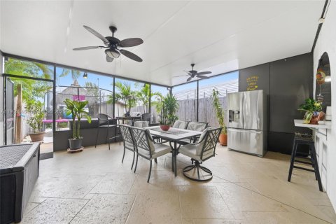 Adosado en venta en Hialeah, Florida, 3 dormitorios, 164.34 m2 № 2058897 - foto 13