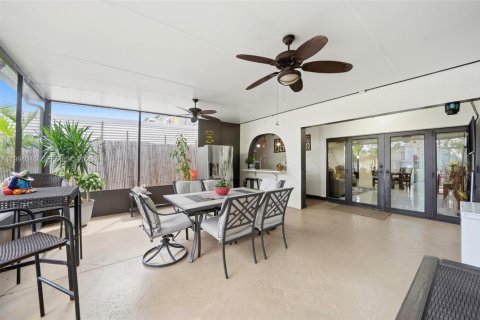Adosado en venta en Hialeah, Florida, 3 dormitorios, 164.34 m2 № 2058897 - foto 12