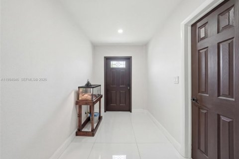 Adosado en venta en Hialeah, Florida, 3 dormitorios, 164.34 m2 № 2058897 - foto 6