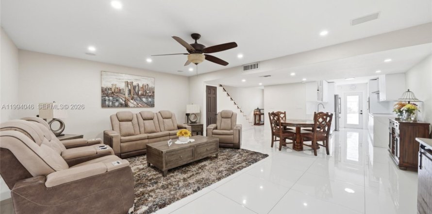 Adosado en Hialeah, Florida 3 dormitorios, 164.34 m2 № 2058897